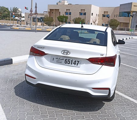 Huur Hyundai Accent 2020 in Sharjah